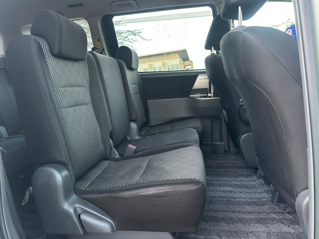 TOYOTA NOAH NEW MODEL Si thumbnail 7
